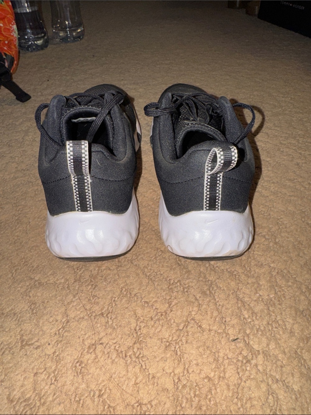 Nike Black and White Women’s Sneakers - Picture 4 of 7